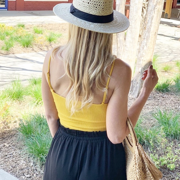 ✨LAST ONE✨Yellow twist front cropped tank - Picture 4 of 8